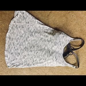 Lululemon adorable tank w/ built in plum bra